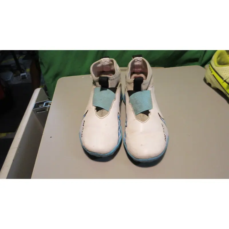 Used Nike Air Zoom Youth 2 Indoor Soccer Cleats