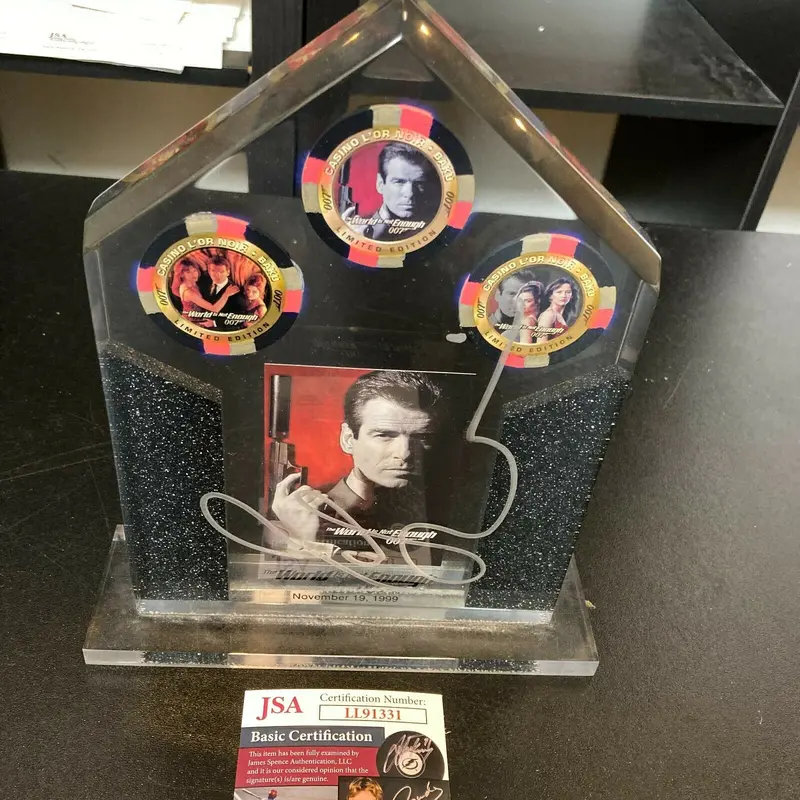 James Bond Pierce Brosnan Signed 007 Le Casino L'Or Noir Chips Display JSA COA