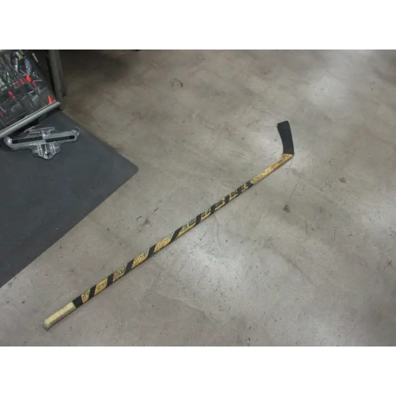 Used Branches 7900 SIGNED Hockey Stick