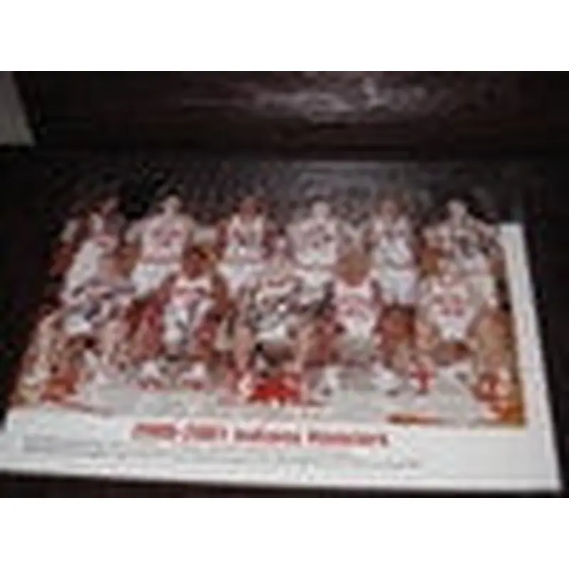 2000-2001 INDIANA UNIVERSITY AUTOGRAPHED TEAM BASKETBALL PHOTO